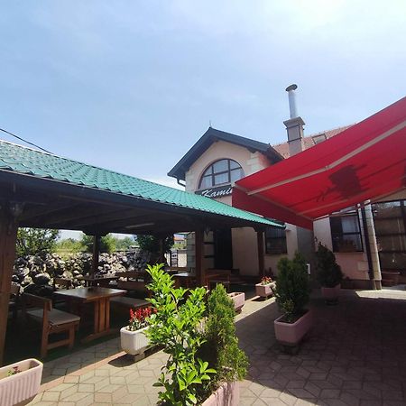 Bed and Breakfast Pansion Kamin Lukavica Zewnętrze zdjęcie