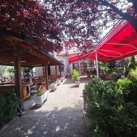 Bed and Breakfast Pansion Kamin Lukavica Zewnętrze zdjęcie
